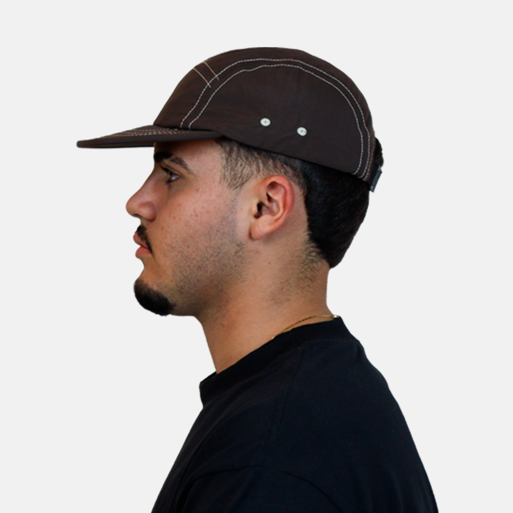 Boné Five Panel Marrom com Linha Branca